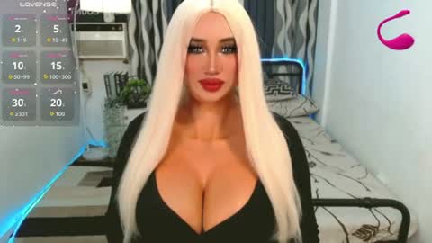 Snapshot of great_selfsuckerts chatting on 17, 6, 2026 PAULATHEONE online show from 17, 6, 2026