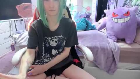 Snapshot of greeneyedlovexo chatting on 19, 4, 2026 GreenEyedLovexo online show from 19, 4, 2026