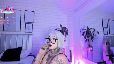 Snapshot of greennbella chatting on 11, 11, 2025 online show from 11, 11, 2025