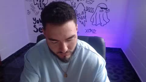 Snapshot of greyson_benett chatting on 11, 11, 2025 Greyson online show from 11, 11, 2025