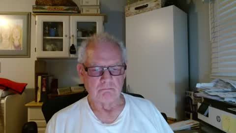 Snapshot of gspotlover1 chatting on 1, 8, 2026 Horny Daddy online show from 1, 8, 2026