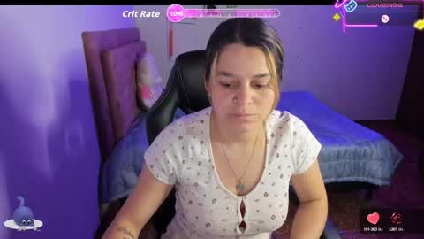 Hello Im Julieta Im 25 years old welcome to my room have fun and be happy. online show from 13, 9, 2025