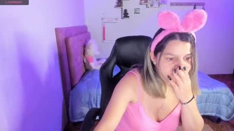 Hello Im Julieta Im 25 years old welcome to my room have fun and be happy. online show from 14, 10, 2025