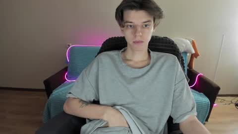 guy_liam1 online show from 4, 12, 2024