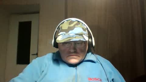 Snapshot of guyboy73 chatting on 11, 10, 2025 guyboy73 online show from 11, 10, 2025