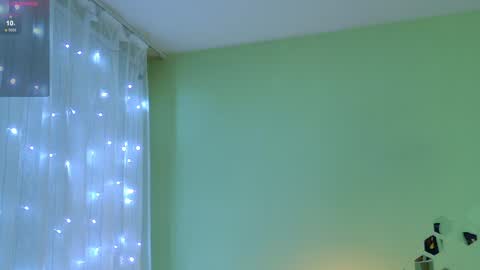 Snapshot of gwen_lady chatting on 24, 12, 2024 Sweety Kitty online show from 24, 12, 2024