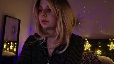 Snapshot of gwenhilton chatting on 28, 12, 2024 gwenhilton online show from 28, 12, 2024