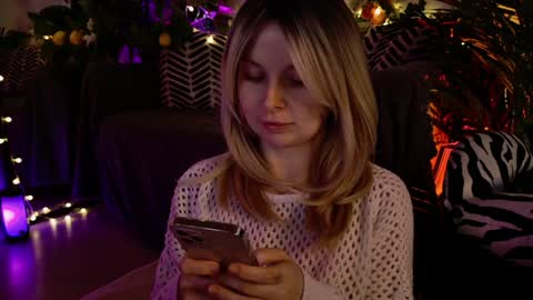 Snapshot of gwenhilton chatting on 4, 2, 2025 gwenhilton online show from 4, 2, 2025