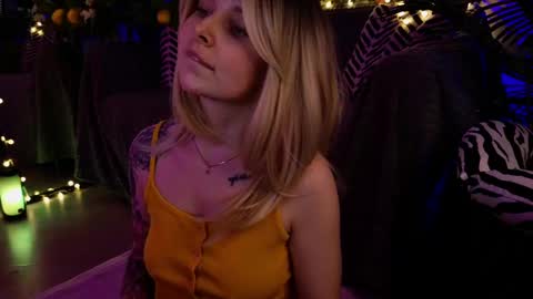 Snapshot of gwenhilton chatting on 13, 2, 2025 gwenhilton online show from 13, 2, 2025