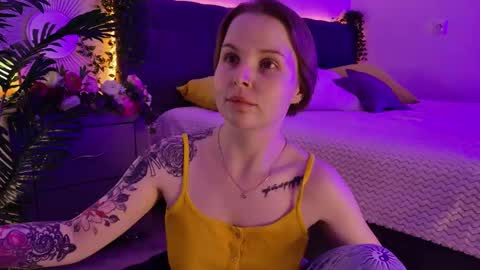 Snapshot of gwenhilton chatting on 11, 10, 2025 gwenhilton online show from 11, 10, 2025