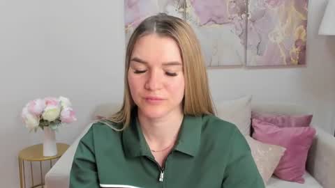Snapshot of gwensmitt chatting on 15, 6, 2026 gwensmitt online show from 15, 6, 2026