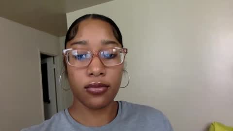 Snapshot of gyalxoxo chatting on 3, 10, 2025 gyalxoxo online show from 3, 10, 2025