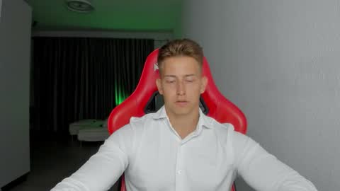 Snapshot of gym_alpha chatting on 6, 11, 2025 Oliver online show from 6, 11, 2025