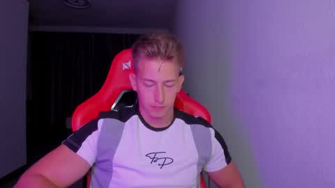 Snapshot of gym_alpha chatting on 7, 11, 2025 Oliver online show from 7, 11, 2025