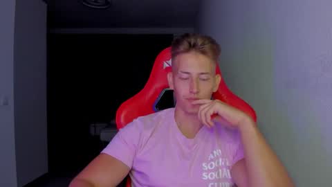 Snapshot of gym_alpha chatting on 14, 11, 2025 Oliver online show from 14, 11, 2025