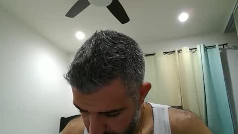 Snapshot of h0nest84 chatting on 15, 12, 2025 h0nest84 online show from 15, 12, 2025