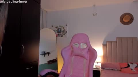 Snapshot of h3y_mia3 chatting on 15, 11, 2025 Paulina online show from 15, 11, 2025