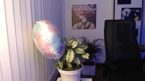 Snapshot of h_e_r_a988192 chatting on 10, 10, 2025 Hera online show from 10, 10, 2025
