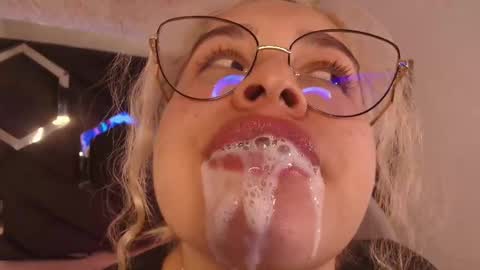 Haely online show from 6, 10, 2025