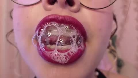 Snapshot of haelycute chatting on 4, 6, 2026 Haely online show from 4, 6, 2026