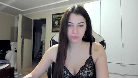 Snapshot of hailey_beauty chatting on 21, 11, 2025 Sk pe Anya388109 online show from 21, 11, 2025