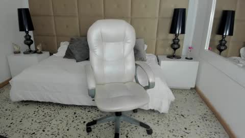 Snapshot of hailey_florez chatting on 3, 1, 2025 hailey online show from 3, 1, 2025