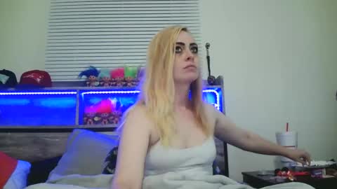 Hailey and d online show from 10, 12, 2024