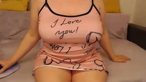 Snapshot of hairy_vi chatting on 3, 6, 2026 hairy vicky online show from 3, 6, 2026