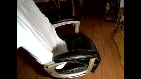 Snapshot of hairybear813 chatting on 28, 11, 2025 hairybear813 online show from 28, 11, 2025