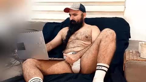 Snapshot of hairybeardedsmoker chatting on 4, 7, 2026 Hairy Beard Smoker online show from 4, 7, 2026