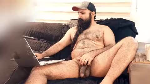 Snapshot of hairybeardedsmoker chatting on 7, 8, 2026 Hairy Beard Smoker online show from 7, 8, 2026