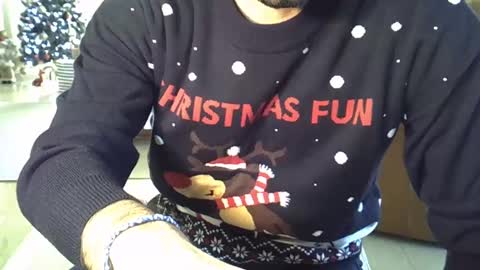 Snapshot of hairydaduncut chatting on 24, 12, 2024 hairydaduncut online show from 24, 12, 2024