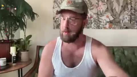 Snapshot of hairyfitguy444 chatting on 4, 11, 2025 Harry Fit Big Bro Dad Sir online show from 4, 11, 2025