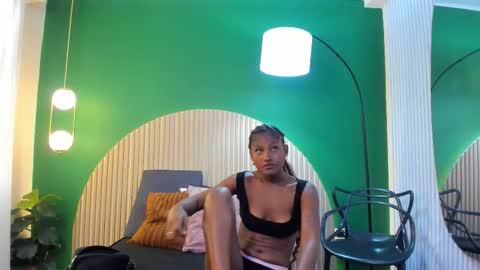 Halley Lorens online show from 18, 11, 2025