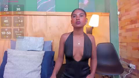 Halley Lorens online show from 27, 3, 2026