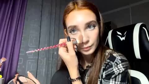 Snapshot of halliemcanaw chatting on 14, 11, 2025 Holly online show from 14, 11, 2025