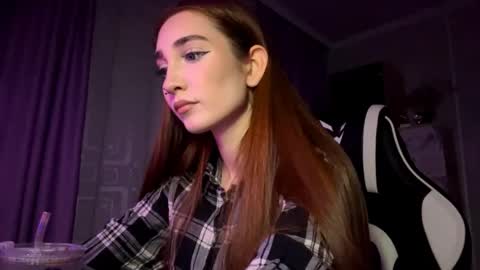 Snapshot of halliemcanaw chatting on 17, 11, 2025 Holly online show from 17, 11, 2025