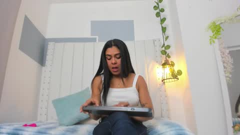 hanah_gray online show from 20, 10, 2025
