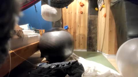 handncocknocum online show from 11, 2, 2025