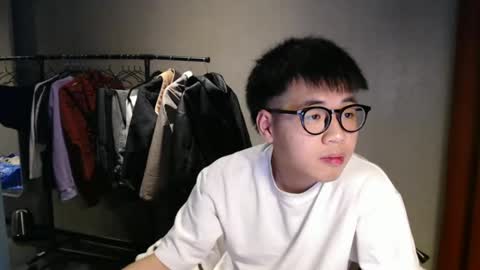 handsome_mannn online show from 3, 3, 2025