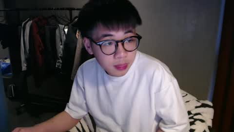 handsome_mannn online show from 4, 3, 2025