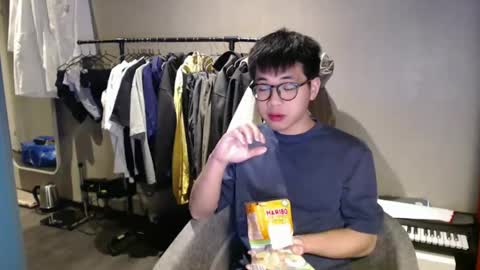 handsome_mannn online show from 4, 2, 2026