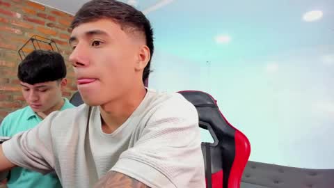 leonardfarrucknick and otis online show from 14, 4, 2026