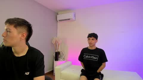 Snapshot of handsomeboys19 chatting on 28, 4, 2026 leonardfarrucknick and otis online show from 28, 4, 2026