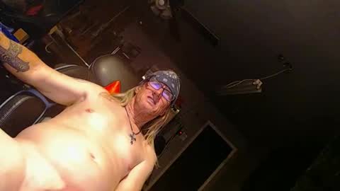 Snapshot of handyman5303 chatting on 14, 11, 2025 Handystudman online show from 14, 11, 2025