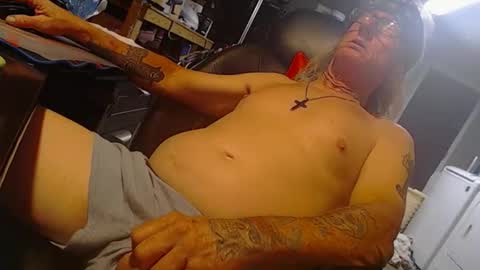 Snapshot of handystud33 chatting on 21, 4, 2026 handystud33 online show from 21, 4, 2026