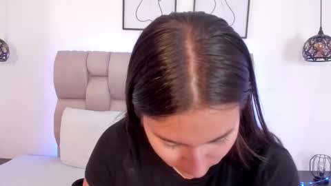 hanna__evans_ online show from 16, 12, 2025