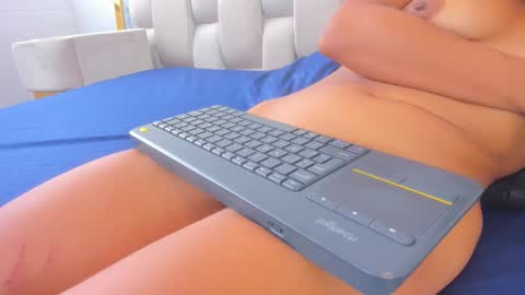 Hanna lens online show from 5, 12, 2025