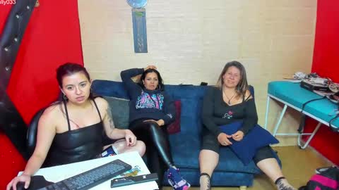 Snapshot of hanna_mature01 chatting on 15, 11, 2025 Hanna online show from 15, 11, 2025