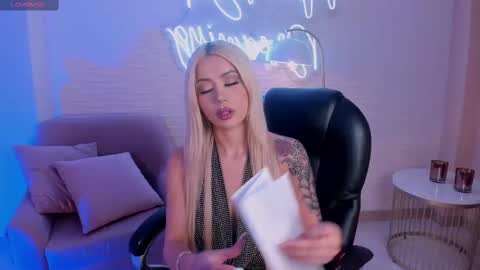  Hanna Connor  online show from 8, 3, 2025